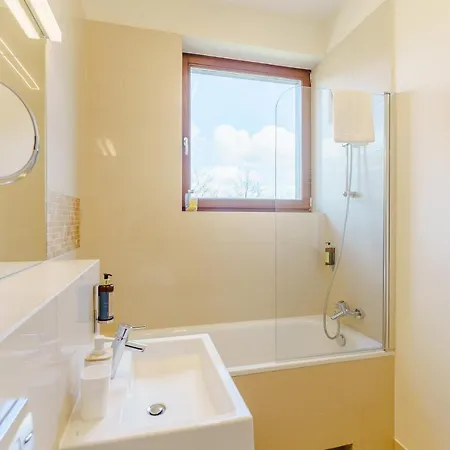 W Family Penthouse Golden Tulip 51 *